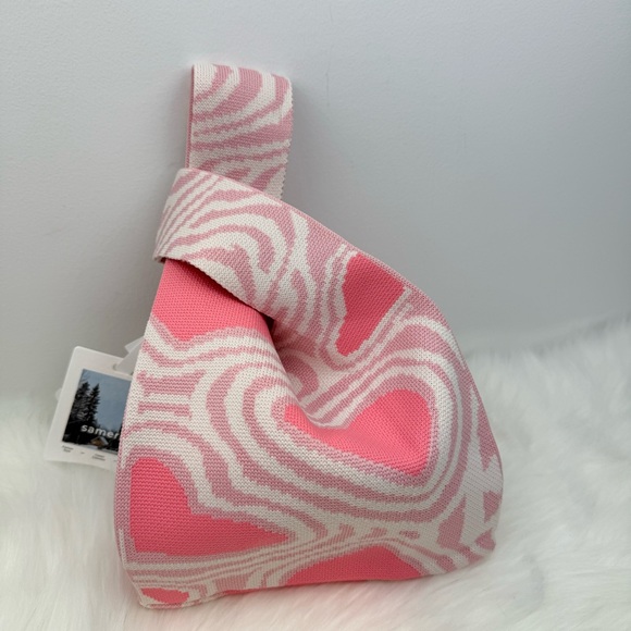 NWT Pink Heart Compact Stylish Essentials Handheld Bag - Picture 2 of 8